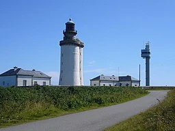 Phare du Stiff et Tour radar - Guy Bernard, CC BY-SA 3.0