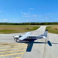 Vue de l'avion Finistair depuis la tour de contrôle de l'aérodrome d'Ouessant